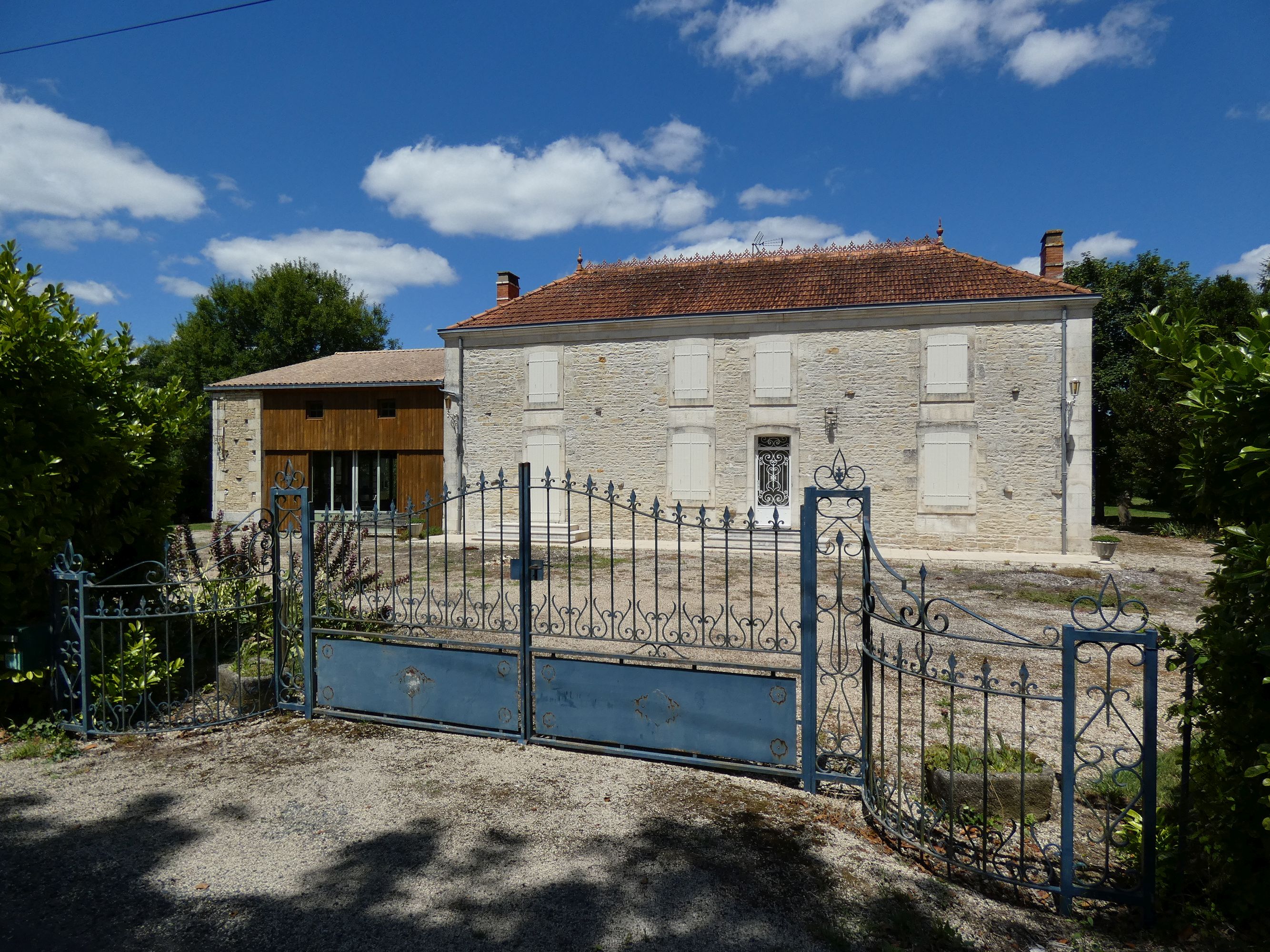 Ferme, actuellement maison ; Village de la Sèvre, 16 route de Chambrun