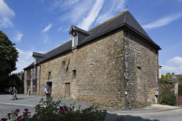 Grenier à sel, actuellement accueil du château, 1 place du Boële