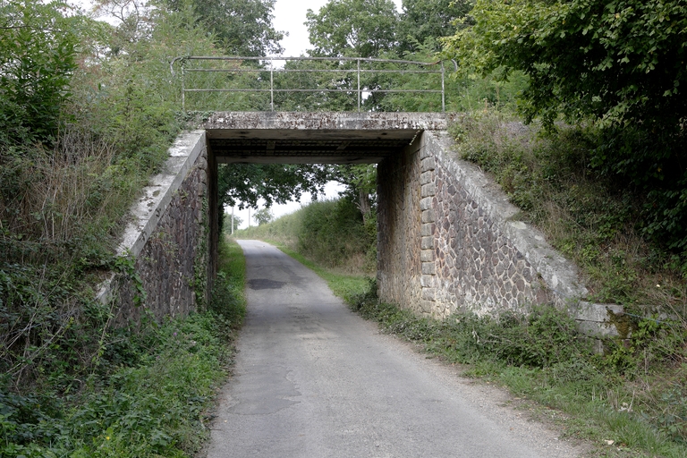 Pont-rail à poutres jumelles