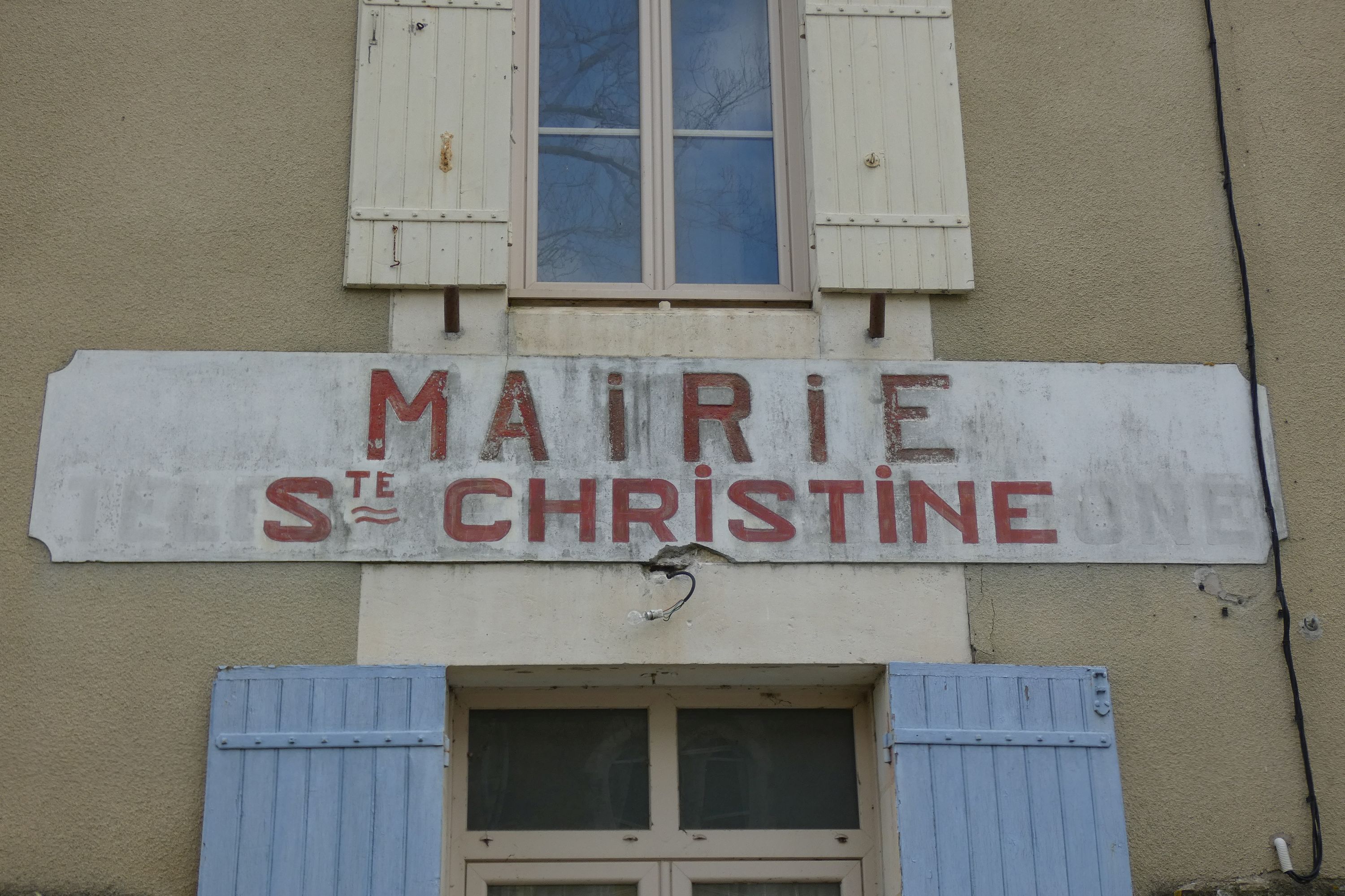 Presbytère puis mairie et bureau de poste de Sainte-Christine, actuellement maison, place Gabriel-Delaunay