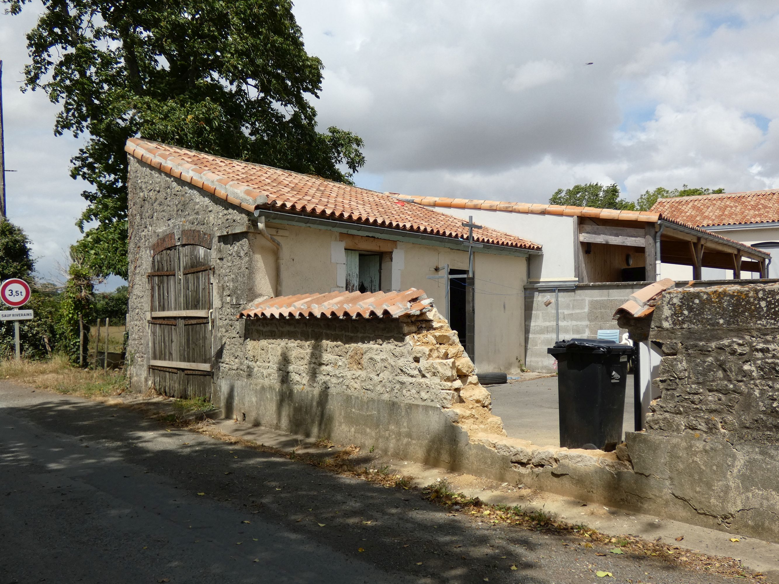 Mairie (ancienne), école primaire, 43 route de Sainte-Christine