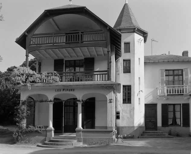 Maison de villégiature balnéaire dite maison à la Tourelle, puis San Carlo puis les Pipons, 47 boulevard de l'Océan