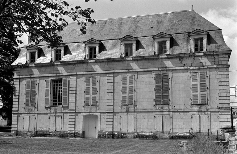 Maison ou Logis Bourbon, 10 rue du Logis-Bourbon, Fontevraud-l'Abbaye