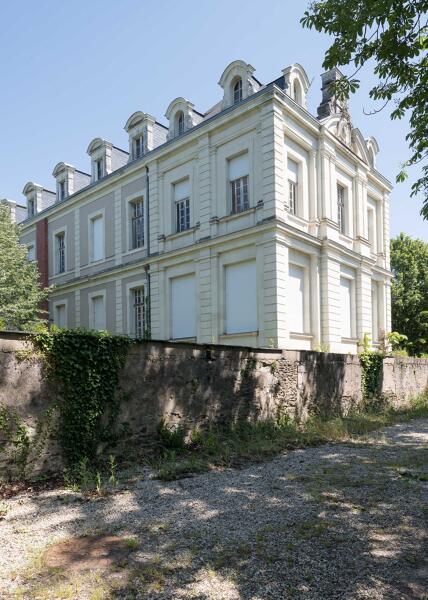 Château de Sainte-Gemmes, puis asile d'aliénés actuellement hôpital psychiatrique dit Centre de Santé Mental Angevin (CESAME)