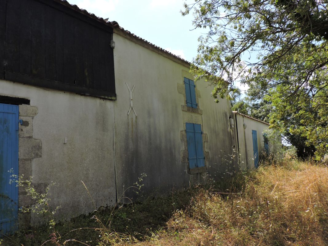 Ferme, café, actuellement maison ; île de Charouin