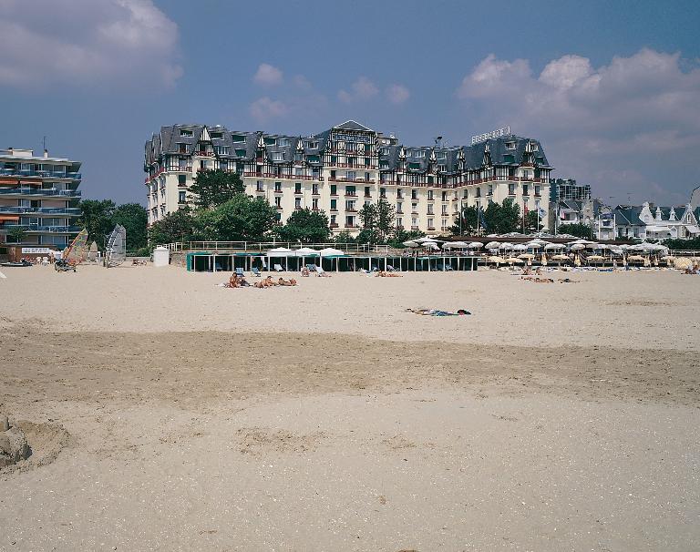 Hôtel de voyageurs dit Hôtel L'Hermitage, 5 esplanade Lucien-Barrière