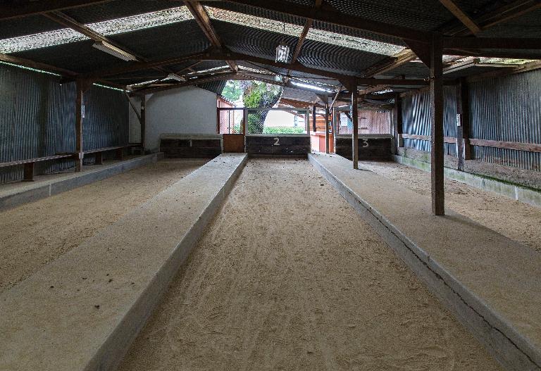 Pistes de jeu de boules communes aux habitants de la Roseraie (La Chapelle-Heulin), vue intérieure. Cadastre 2015, parcelle BW 203.