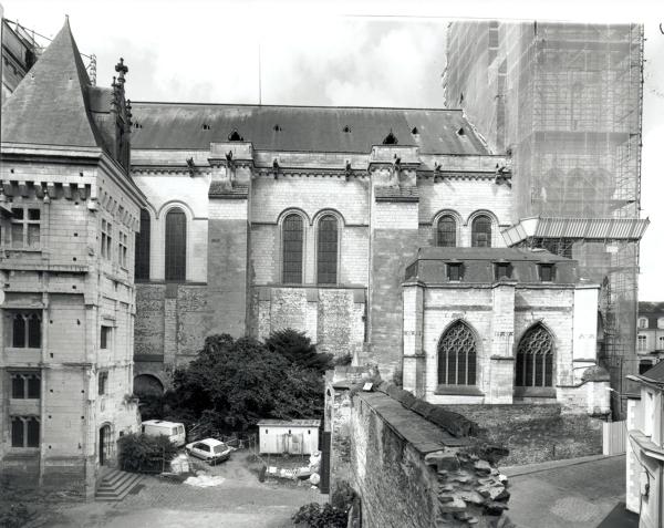 Cathédrale Saint-Maurice, place Monseigneur-Chappoulie