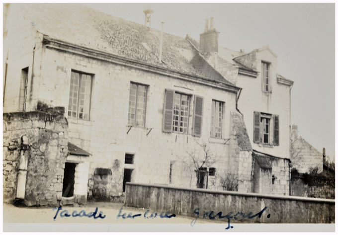 Maison du Sénéchal, puis hôtel de la Boule-d'Or, puis école, puis maison, 6 place des Blatiers, Fontevraud-l'Abbaye