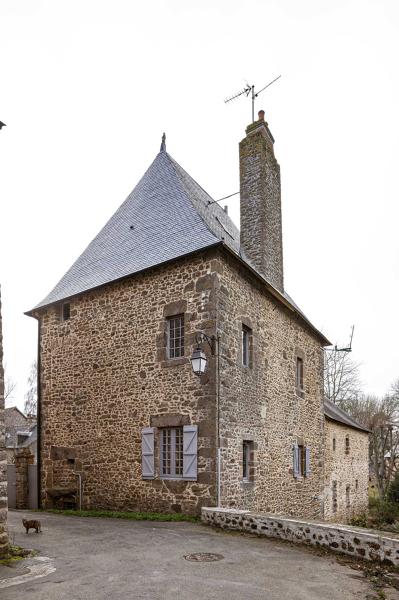 Couvent de bénédictines Notre-Dame-de-Grâce de Montaigu, actuellement école, médiathèque et maison