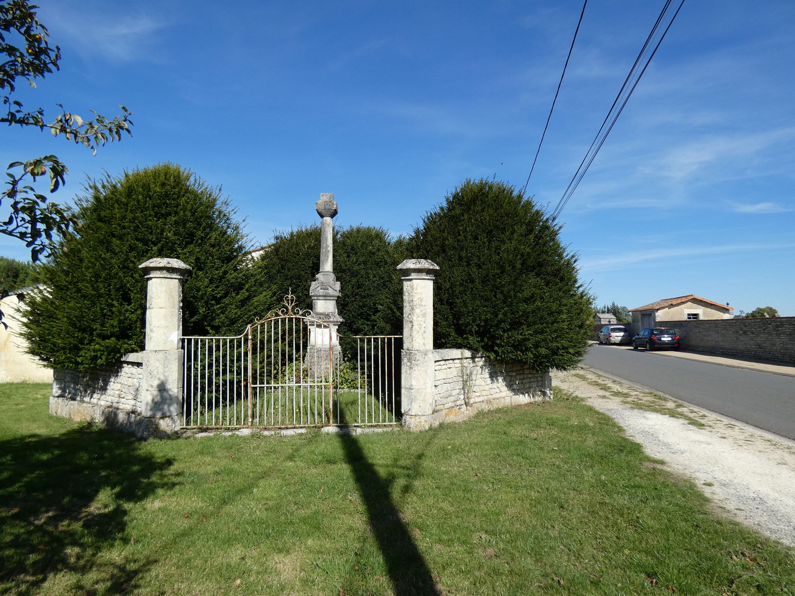 Croix de chemin, route du Mazeau, chemin de Courpantay