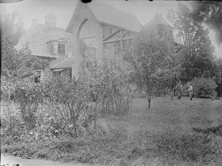 Atelier d'artiste, puis usine de chapellerie, actuellement salle de sport, 11 rue du Dôme, Laval