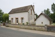 Mairie, école, actuellement mairie et maison