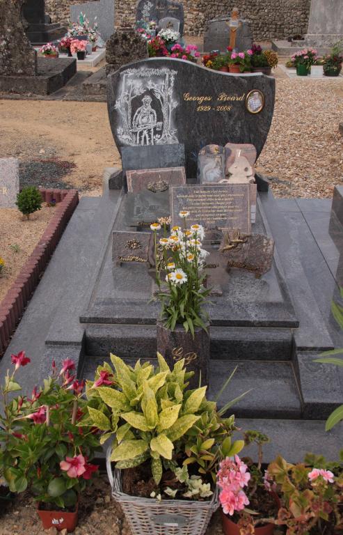 Cimetière à Jupilles