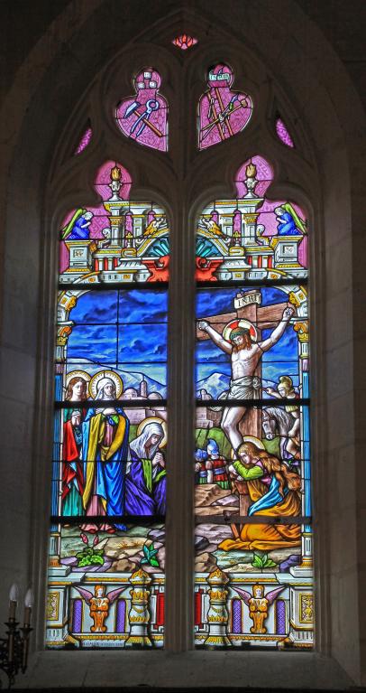 Paire de verrières : Crucifixion, Portement de croix avec sainte Véronique (baies 1 et 2)