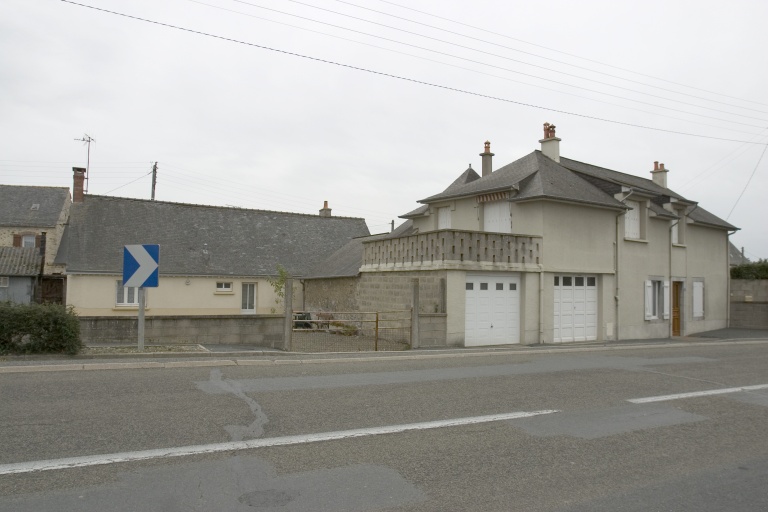Maison, 28 route du Mans, anciennement les Croix