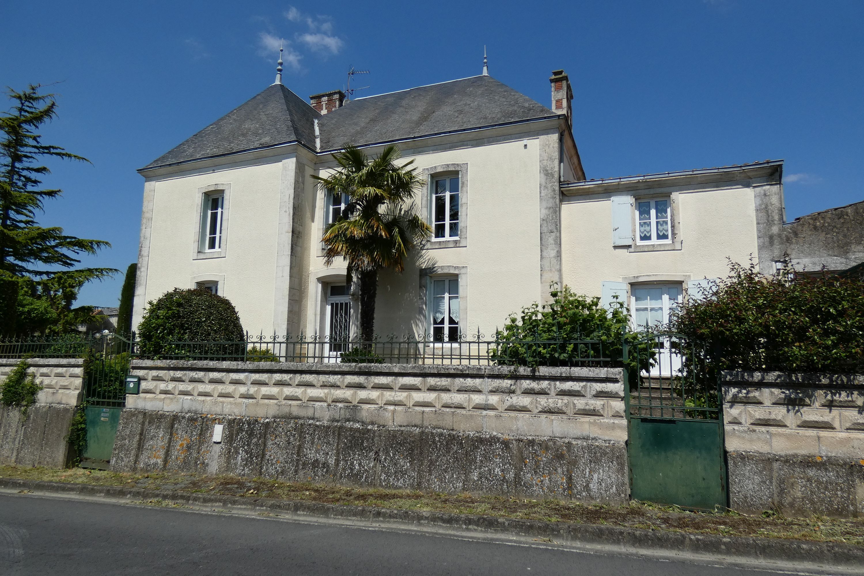 Ferme, actuellement maisons, 9 et 11 rue de la Mairie