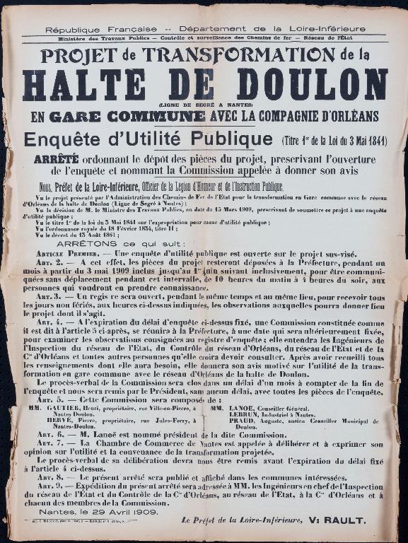 Passage à niveau ; maison de garde-barrière puis gare Nantes-Doulon