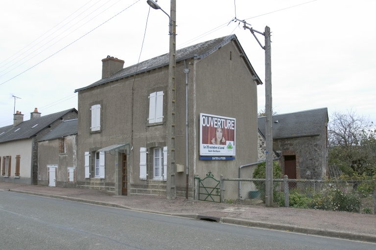 Maison, 5 route de Chémeré-le-Roi, anciennement les Croix