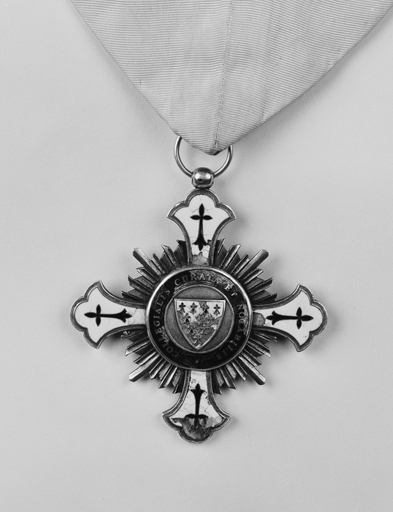 Mozette, barrette et croix pectorale du curé-prévôt