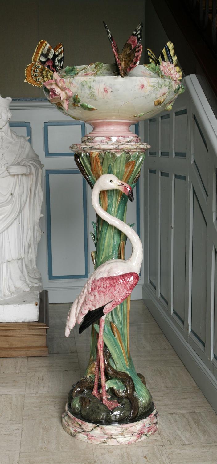Cache-pot et porte-cache-pot : Flamant rose et papillons, Hôtel de VIlle