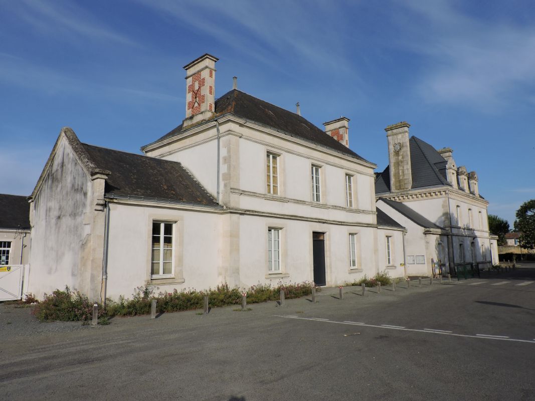 Ecole primaire publique Gaston-Chaissac, place du 8-Mai-1945