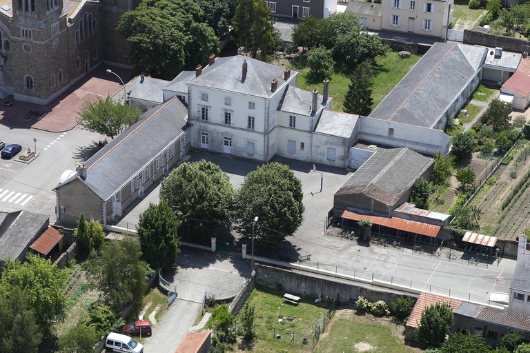 École primaire Louis Pergaud, 2 rue Pronzat ; place de l'Eglise ; impasse des Caillebottes, Paimbœuf