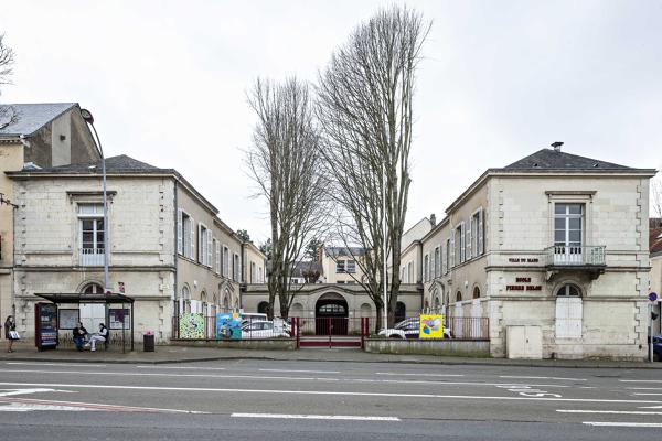 Ancienne mairie de Sainte-Croix, actuellement école Pierre Belon, avenue Bollée