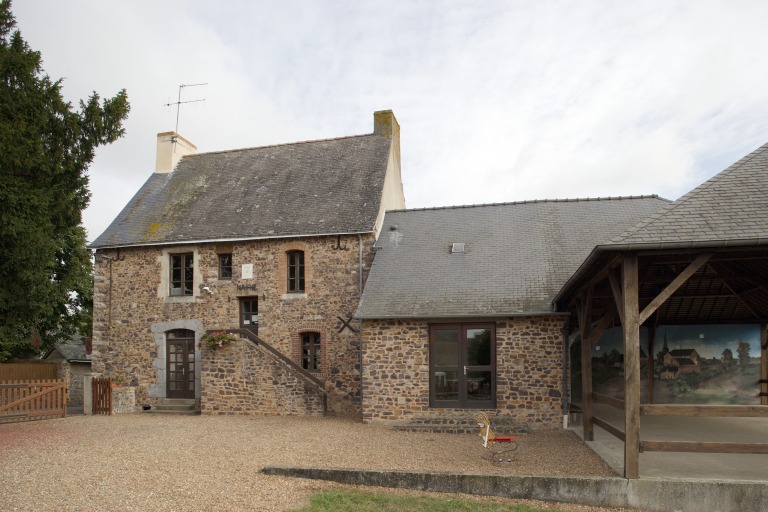 Maison, puis presbytère, puis mairie et salle des fêtes - route de Rouessé-Vassé, Blandouet