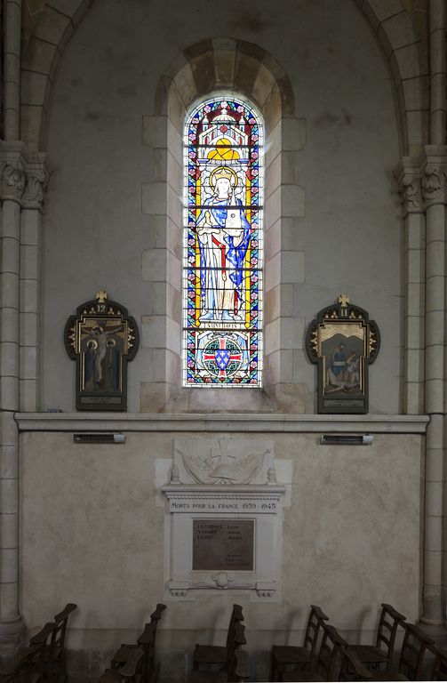 Ensemble de 4 verrières figurées décoratives, de 2 verrières à personnage, d'1 verrière historiée et d'1 verrière décorative - Église paroissiale Saint-Nazaire-et-Saint-Celse, Ruillé-en-Champagne