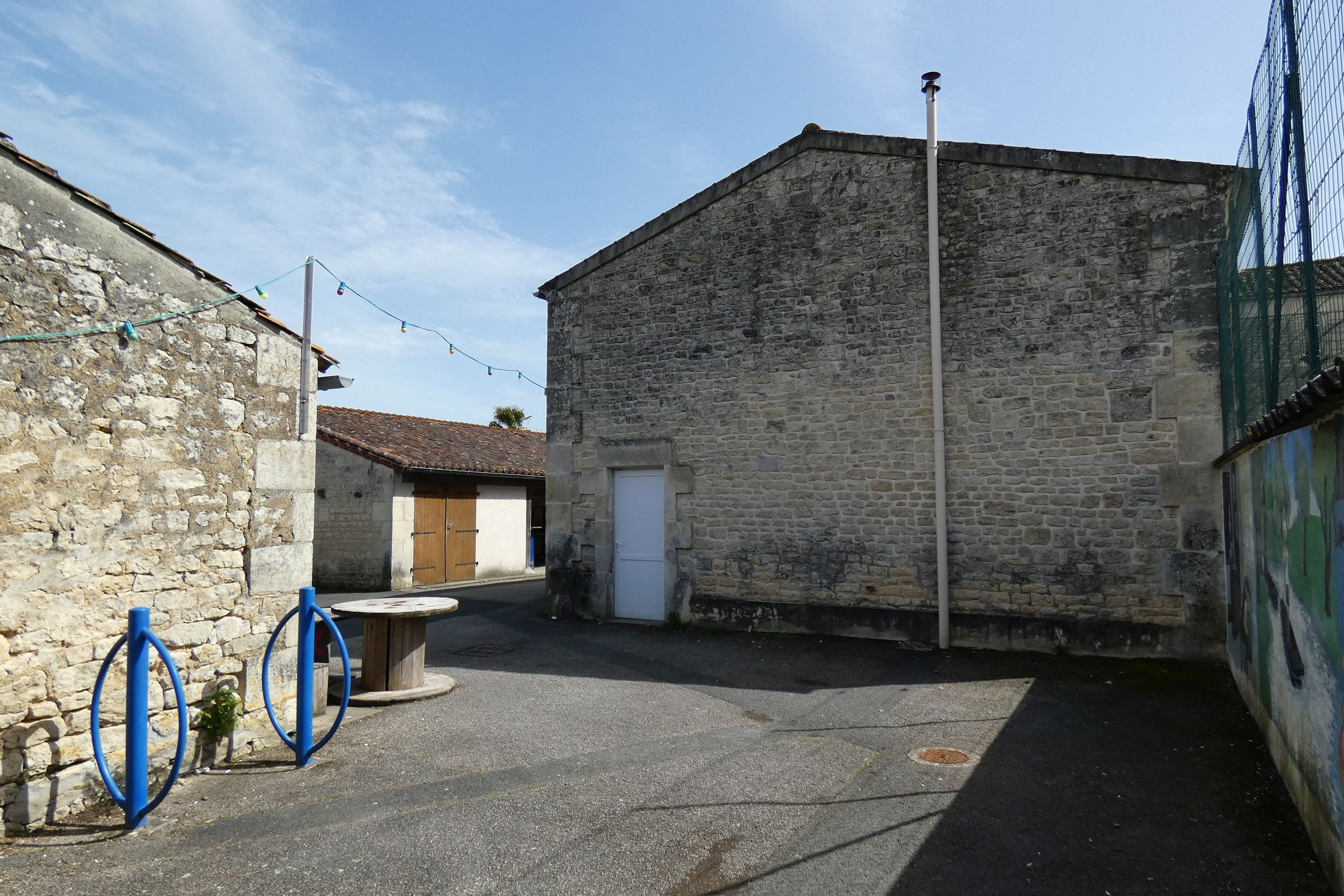 Ecole primaire d'Aziré, puis salle des fêtes Alfred-Roux et café