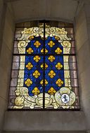 Ensemble de 2 verrières décoratives : fleurs de lys (baie 1 et 2) - Chapelle funéraire de la famille de Waresquiel, Forcé