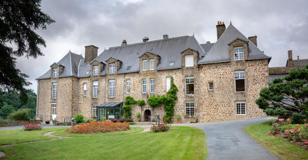 Château de l'Isle-du-Gast, puis hospice et orphelinat, actuellement foyer médicalisé