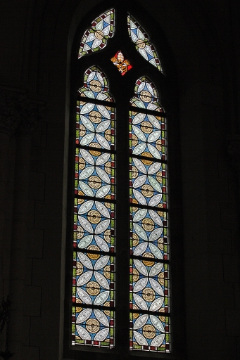 Ensemble de 2 verrières décoratives (baies 3 et 4) - Église paroissiale Saint-Pierre, Bourgon