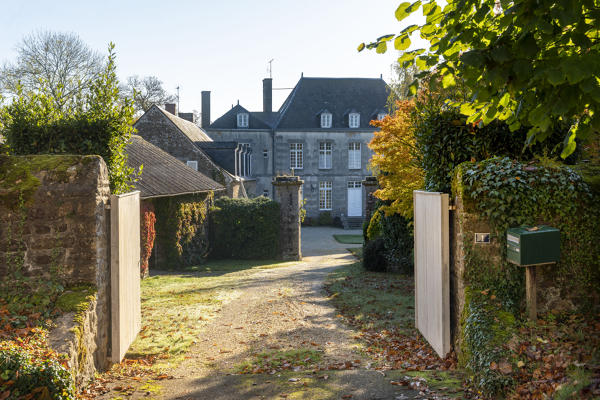 Château, la Cour-de-Contest
