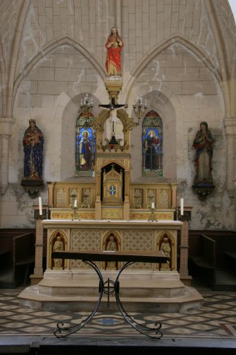 Ensemble du maître-autel : autel, tabernacle, statue