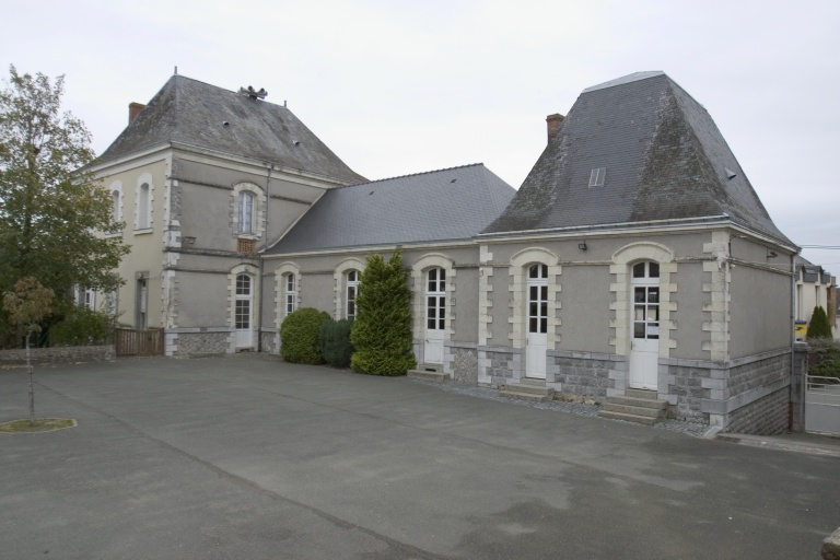 Mairie-école de garçons, puis école primaire, 12 rue des Écoles