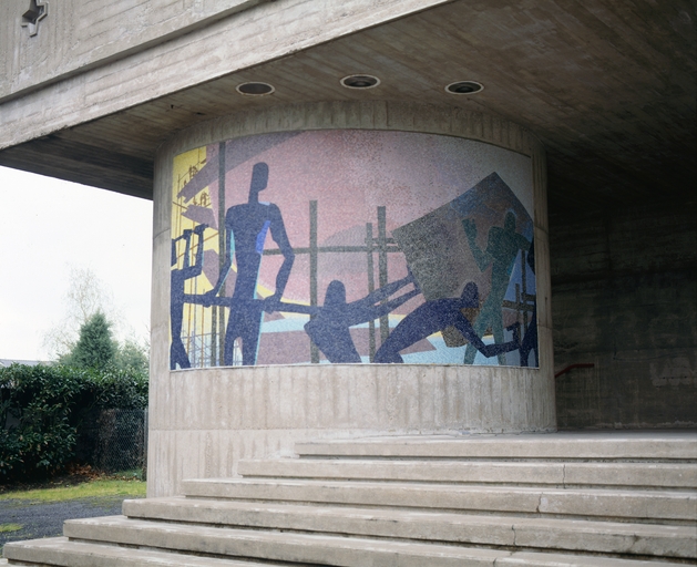 Ensemble de deux tableaux de mosaïque de l'église paroissiale sainte Anne à Saint-Nazaire : la Construction navale