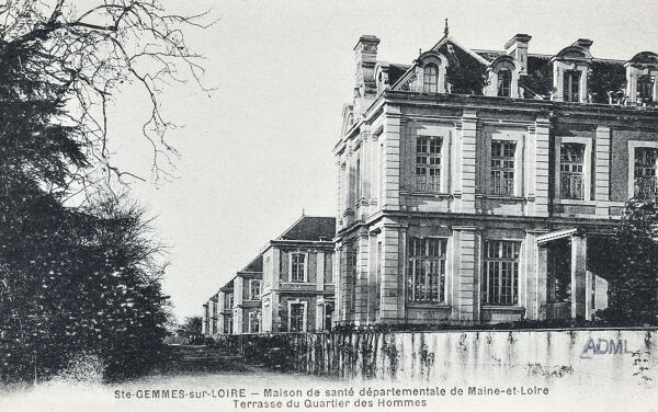 Château de Sainte-Gemmes, puis asile d'aliénés actuellement hôpital psychiatrique dit Centre de Santé Mental Angevin (CESAME)