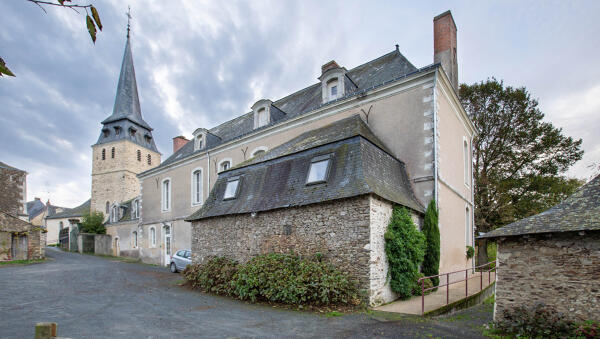 Prieuré-cure puis presbytère, actuellement mairie