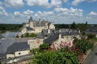 Le château et le bourg, depuis la ruelle Bussy-d'Amboise.