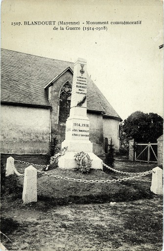 Monument aux morts de la guerre 1914-1918 - place Adam-Becker, Blandouet