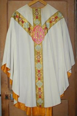 Ornement blanc n° 13 : chasuble