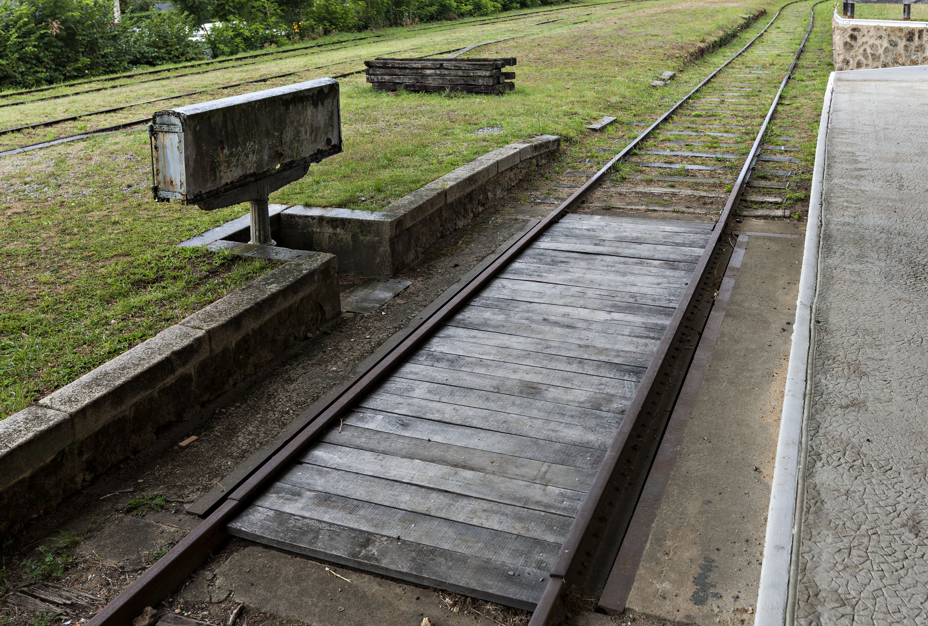 Balance à pont-bascule ferroviaire