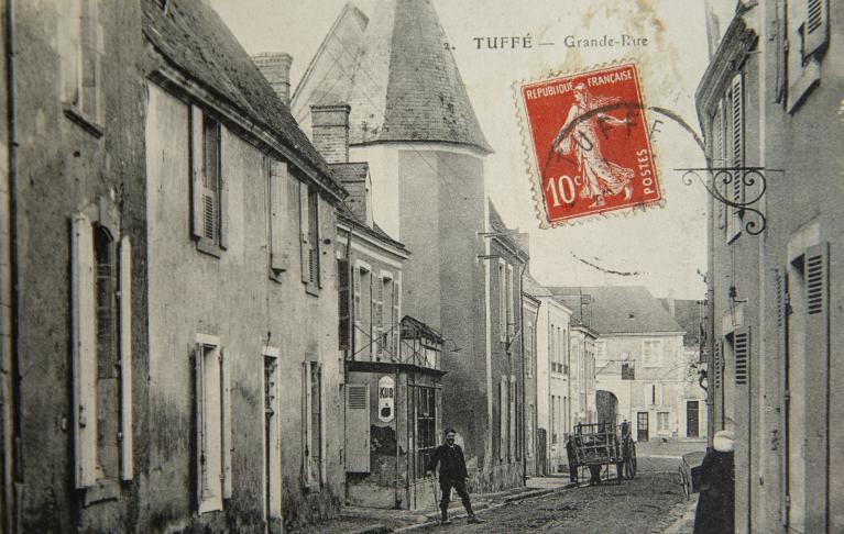 Bourg de Tuffé Val de la Chéronne, Grande-Rue