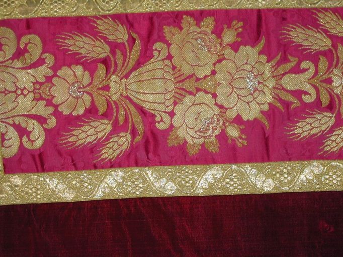 Ornement rouge n° 2 : chasuble, étole