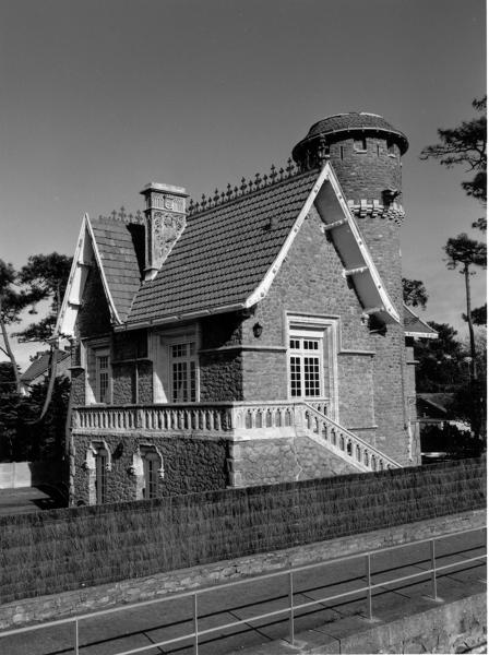 Maison de villégiature balnéaire dite Château de la Duchesse Anne, 1 avenue de la Duchesse-Anne