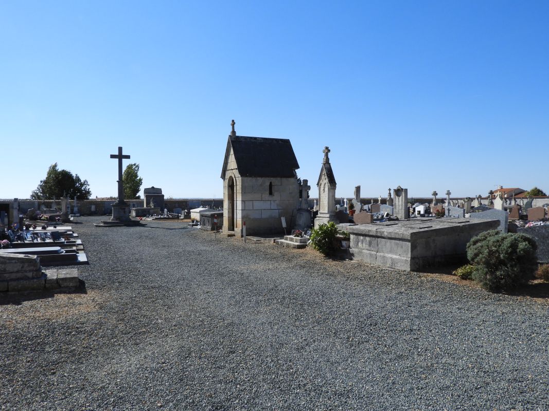 Cimetière de L'Île-d'Elle ; Rue du Prieuré