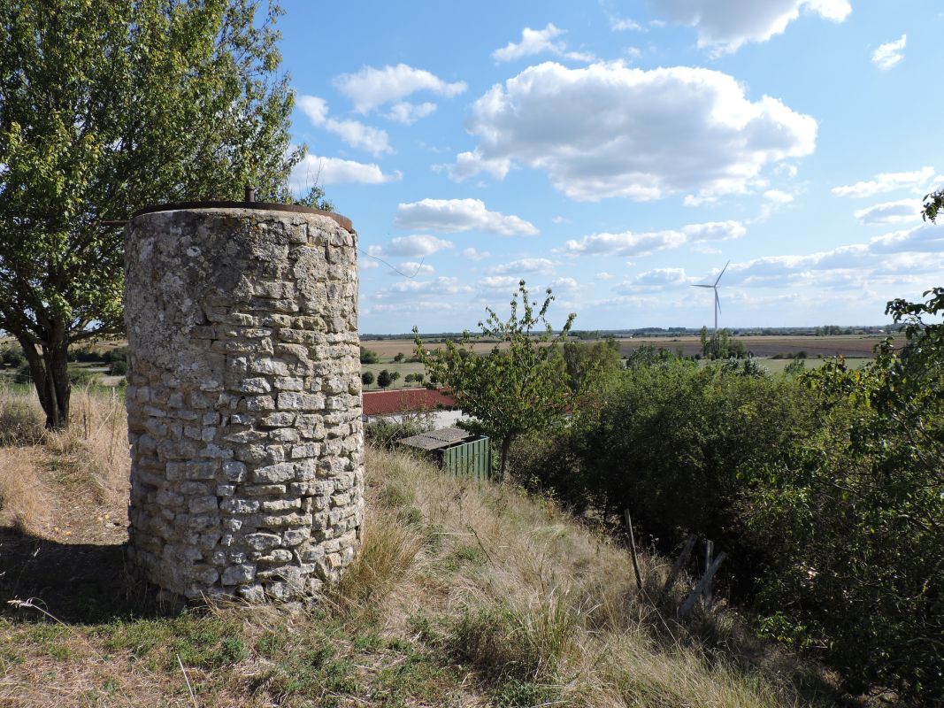 Eolienne (vestiges) ; la Chaume