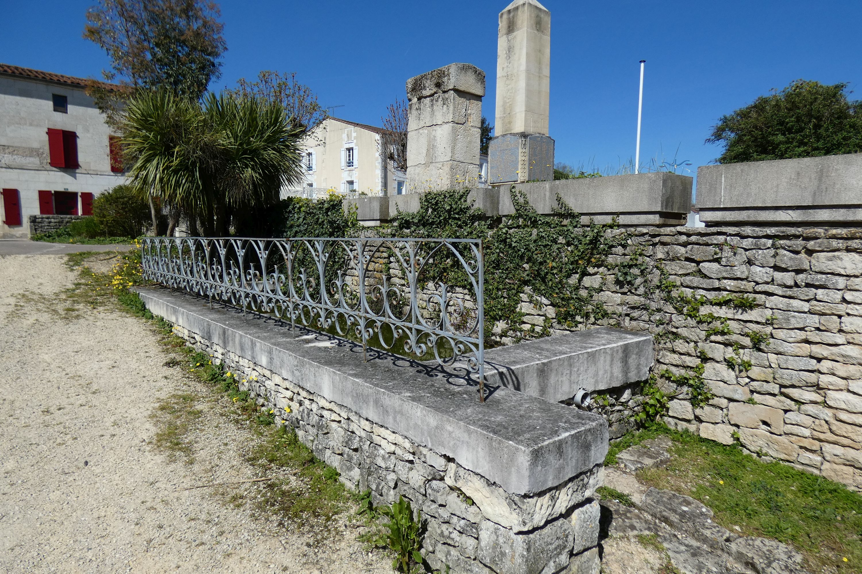 Borne fontaine, square des Poilus